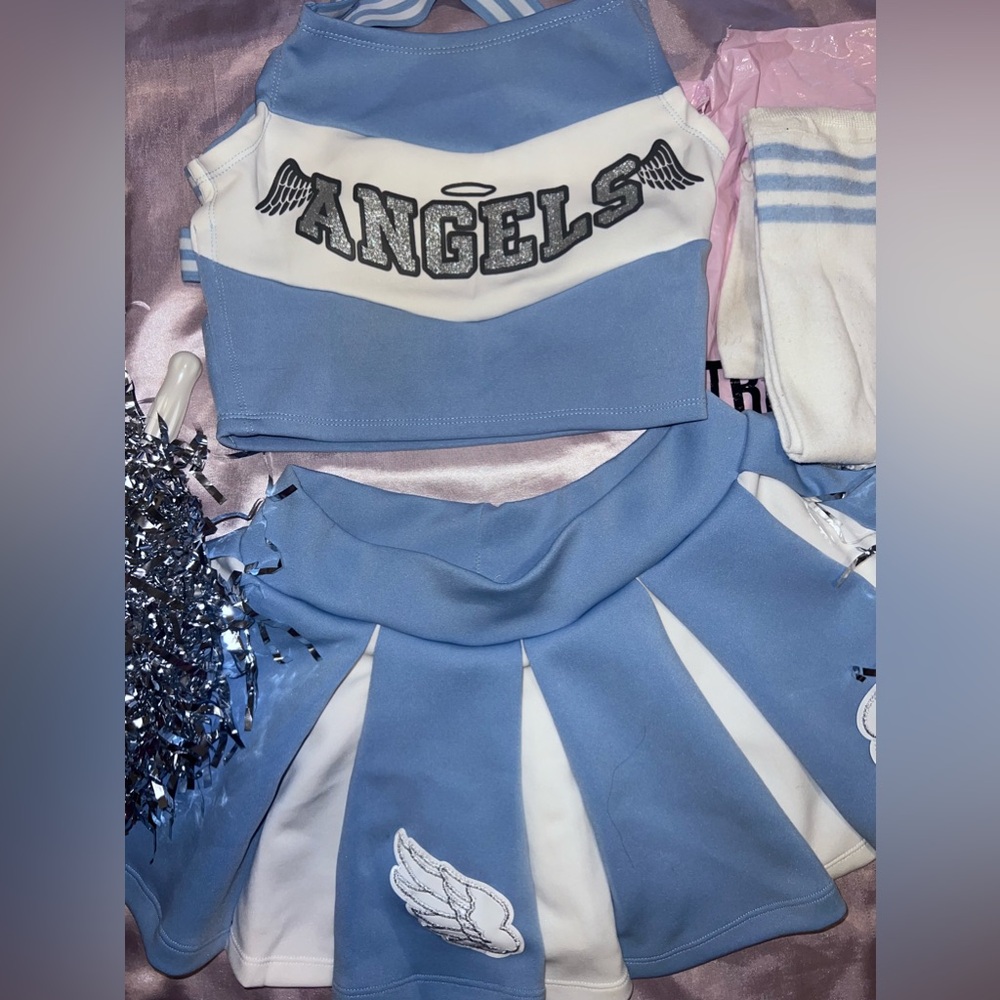 Woman’s cheerleader Halloween costume